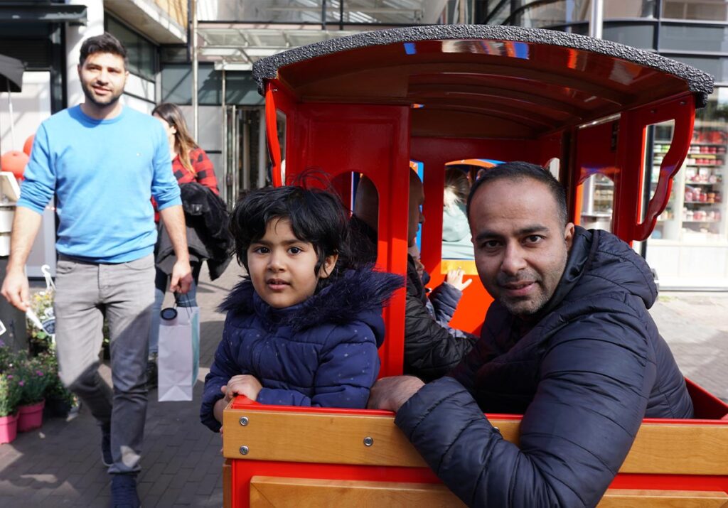 Eco-friendly Wattman Mini Express train, perfect for malls, parks, and zoos. A customizable, battery-powered trackless train for indoor and outdoor use.