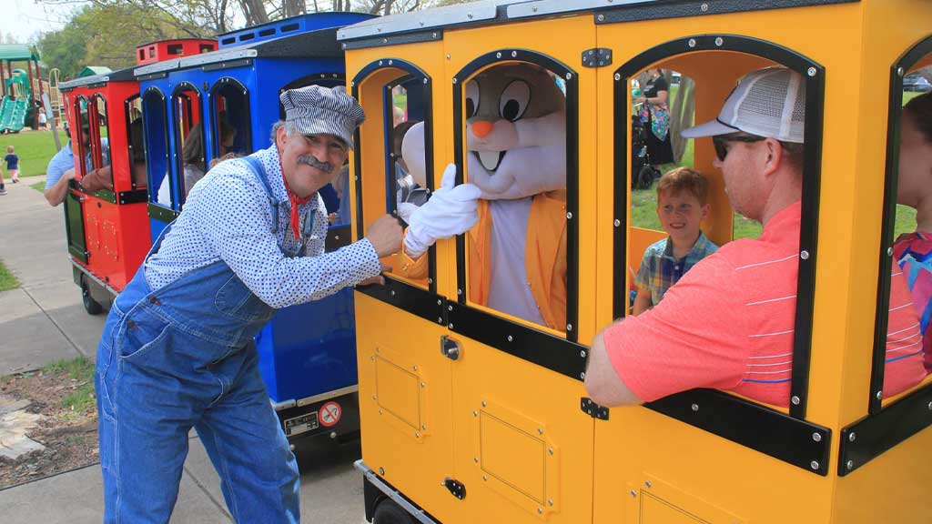 Wattman Maxi Express train rented for a family event with children boarding