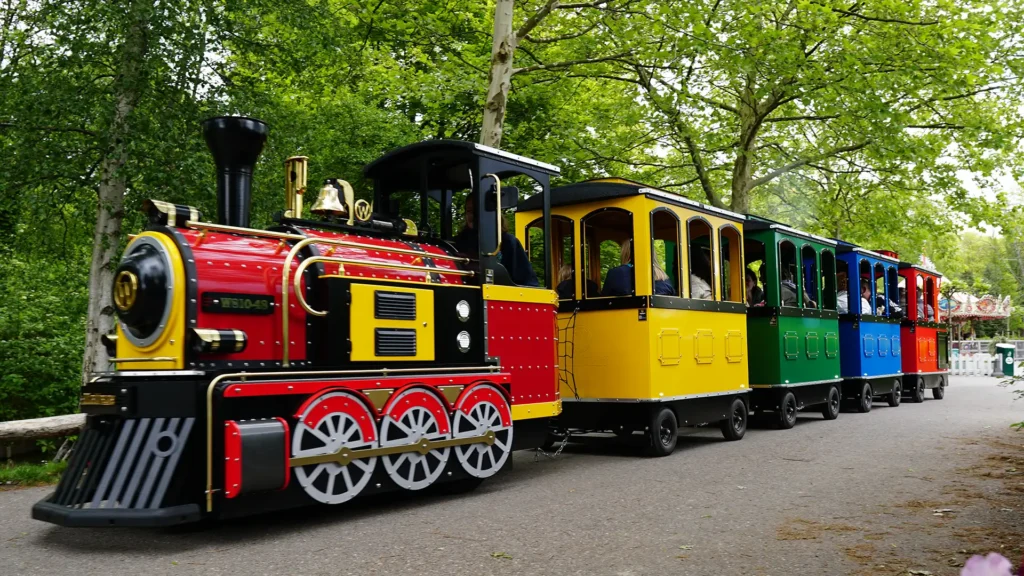 Wattman Maxi Express electric trackless train in outdoor operation — full passenger capacity at a U.S. park or attraction