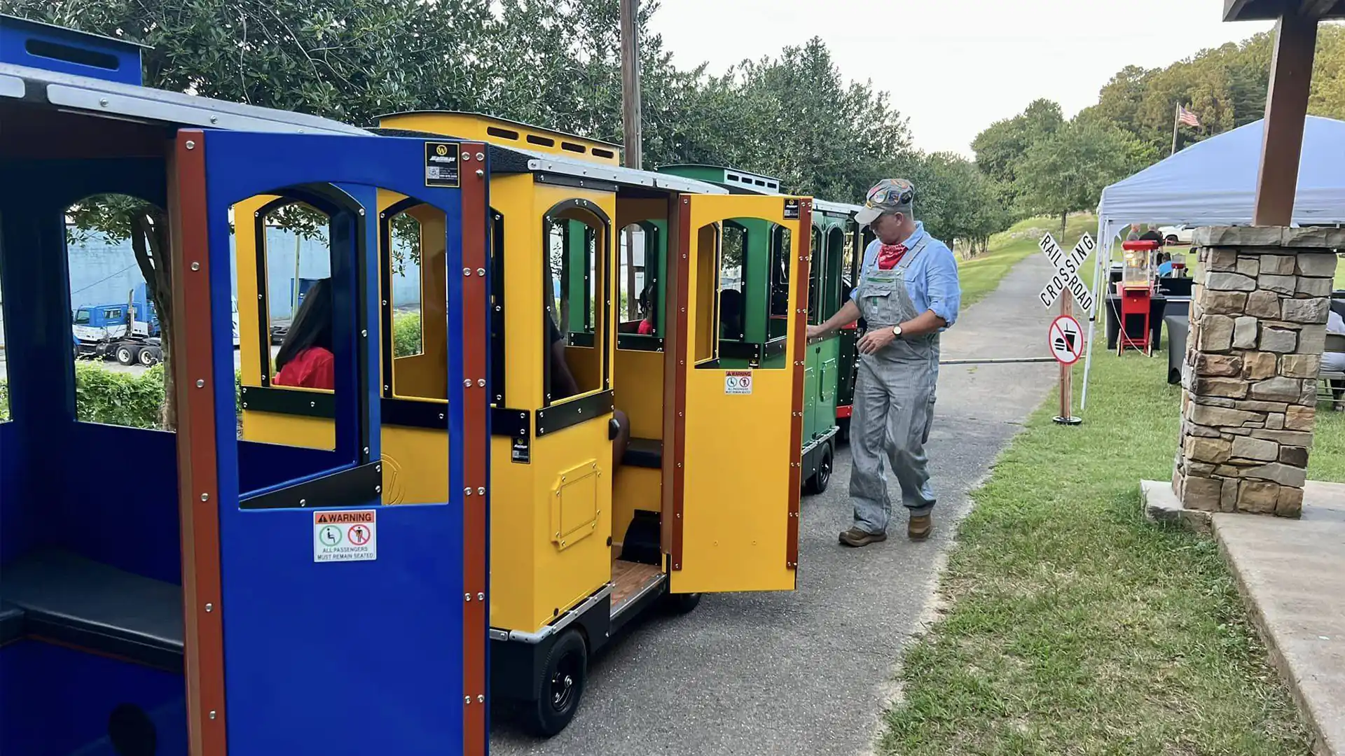 Wattman Maxi Express trackless train in a U.S. city park — outdoor operation with adult passengers