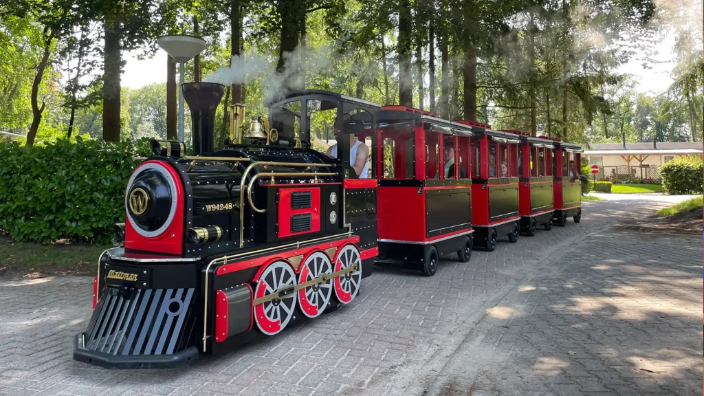 Wattman Maxi Express electric trackless train in a U.S. venue