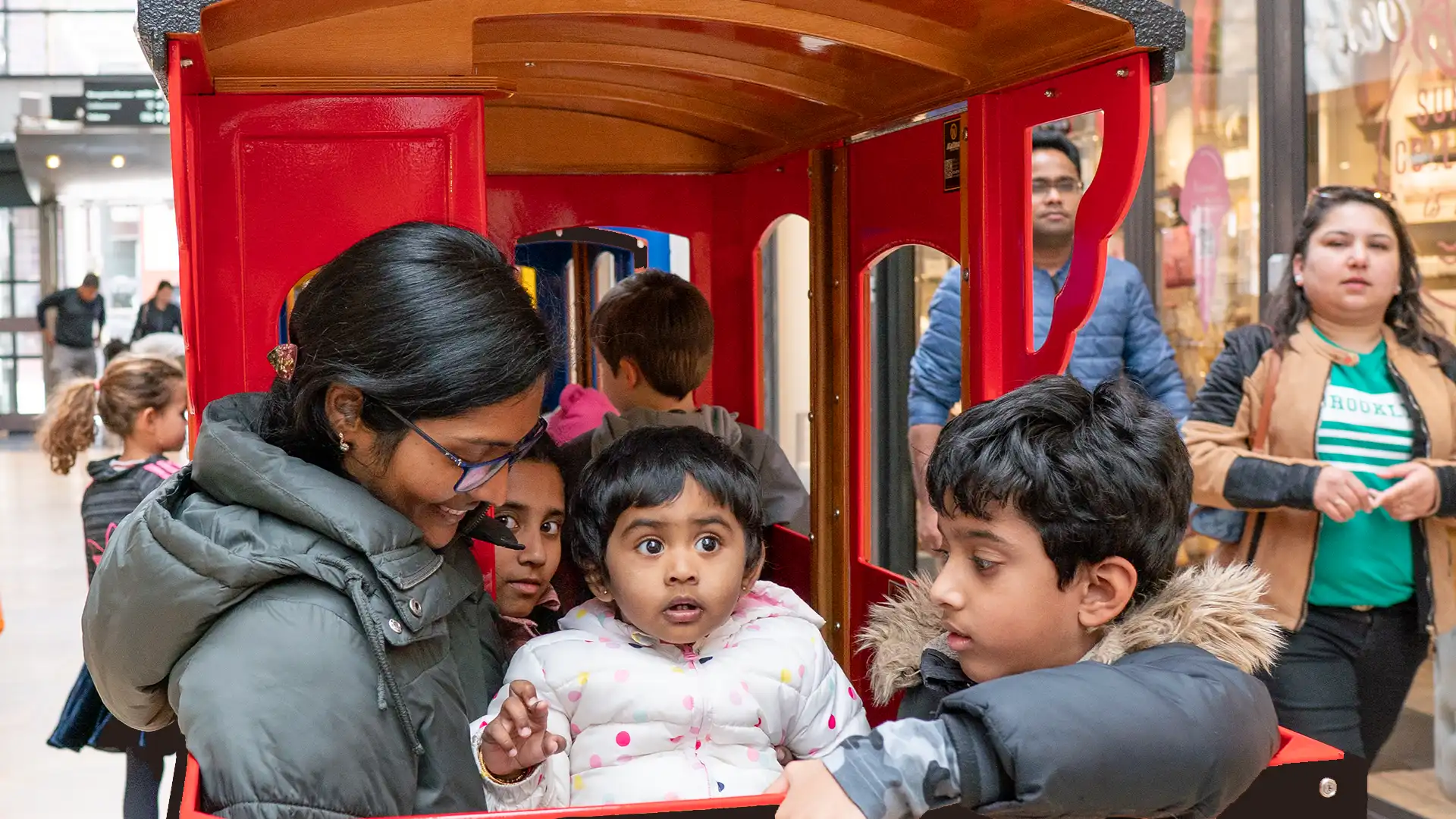 Wattman Maxi Express electric trackless train in outdoor operation — full passenger capacity at a U.S. park or attraction